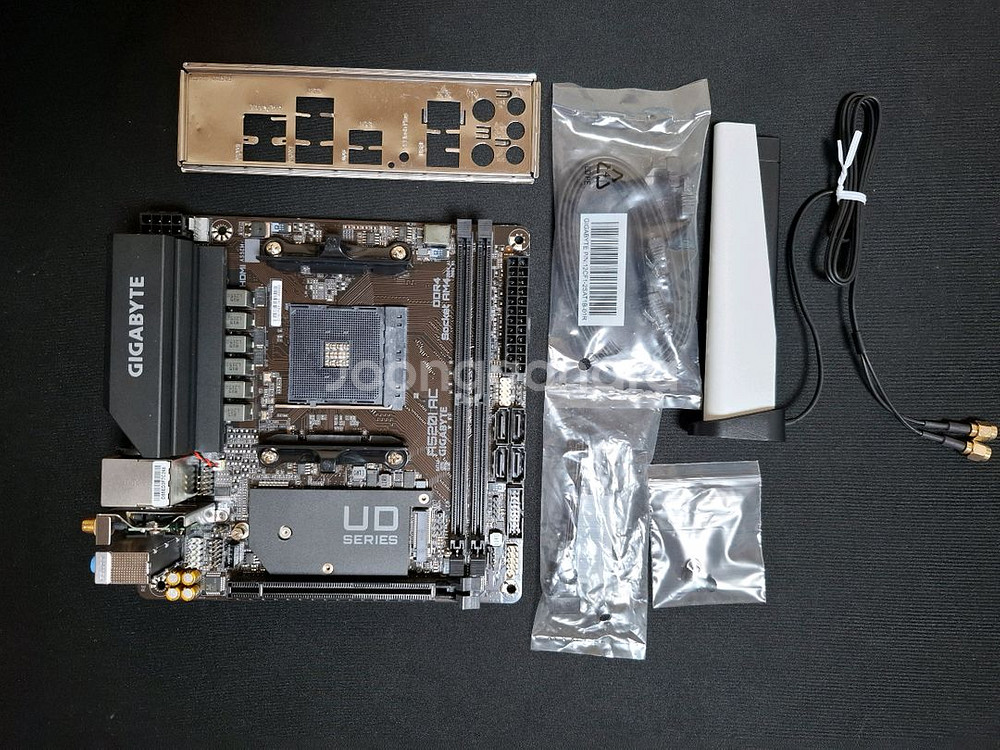 메인보드 기가바이트 A520I AC ITX 케이스--6