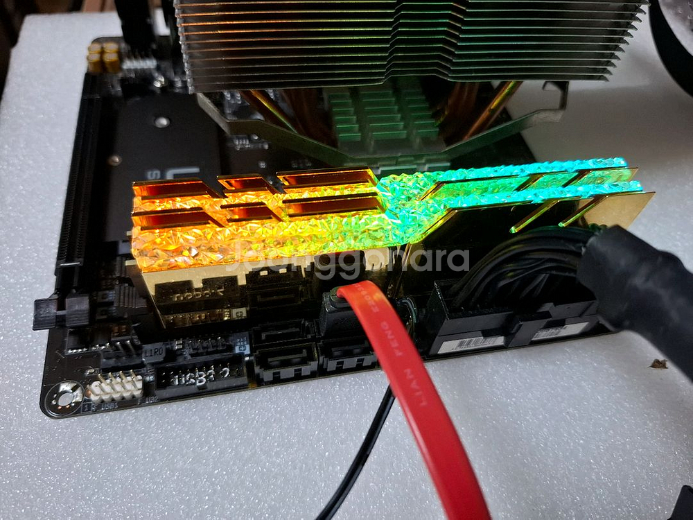 지스킬 로얄 DDR4 3200 32GB(16GB 두개)--4