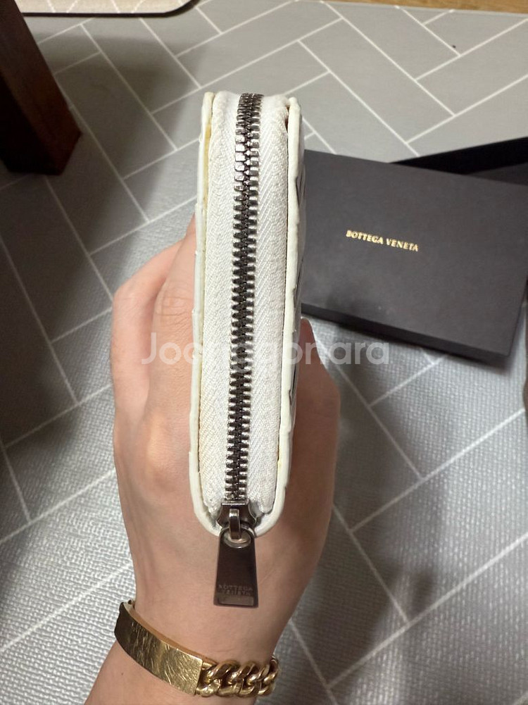 보테가베네타 지퍼돌이 장지갑 화이트--3