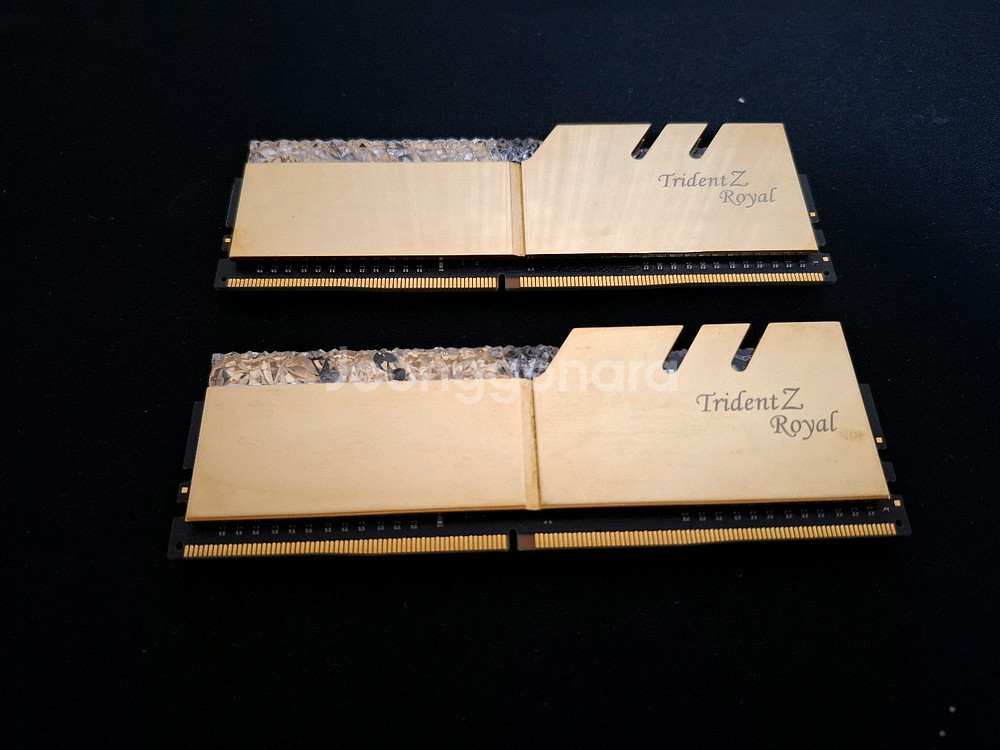 지스킬 로얄 DDR4 3200 16GB(8GB 두개)--0