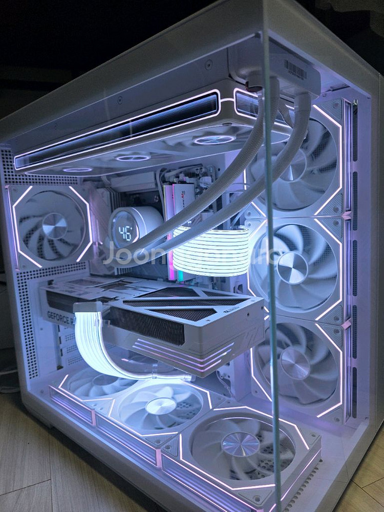 라이젠7 7800X3D RTX5070TI 본체 팝니다--0