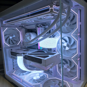 라이젠7 7800X3D RTX5070TI 본체 팝니다