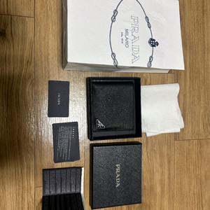 프라다 반지갑 블랙