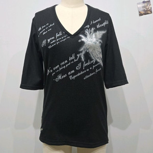 토네이도 마트 블랙 V넥 레터링 반팔 티셔츠
