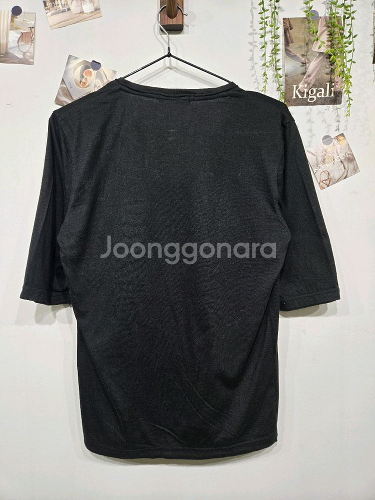 토네이도 마트 블랙 V넥 레터링 반팔 티셔츠--3