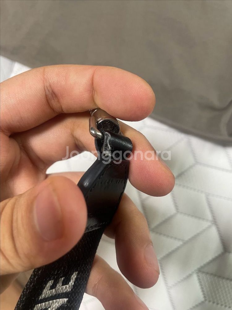 셀린느 로고 스트랩 키링 블랙 (쿨거시 에눌가능)--1