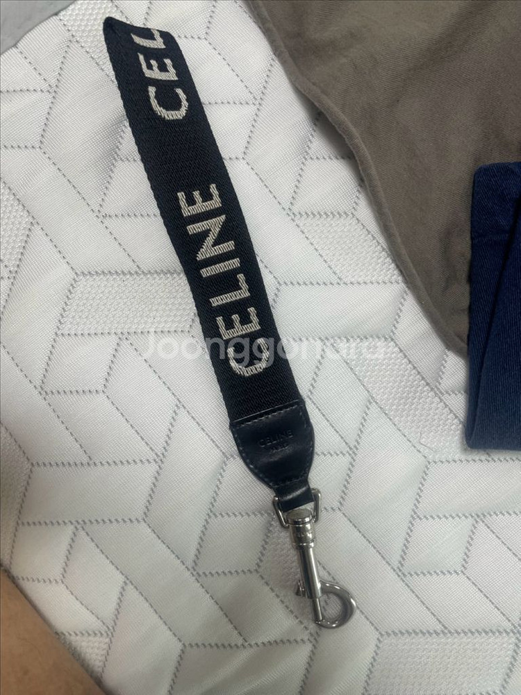 셀린느 로고 스트랩 키링 블랙 (쿨거시 에눌가능)--0