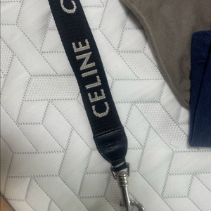 셀린느 로고 스트랩 키링 블랙 (쿨거시 에눌가능)