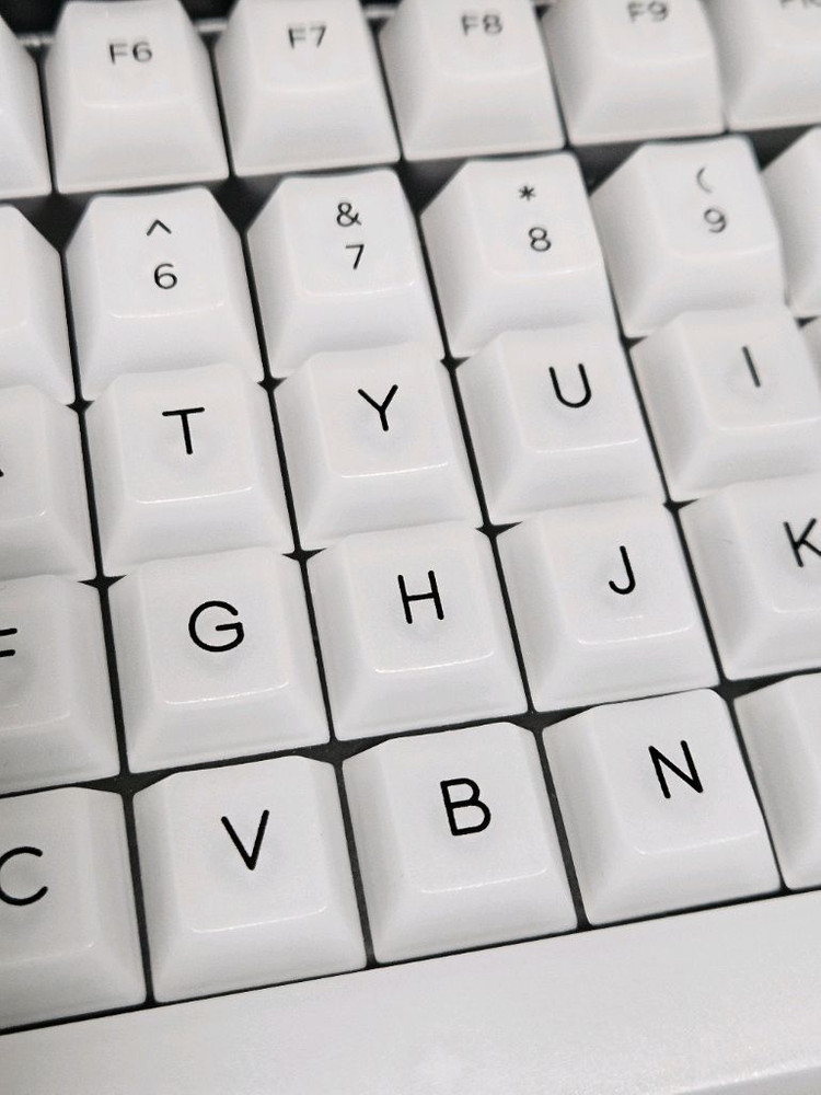 반투명 화이트 키캡 이미지