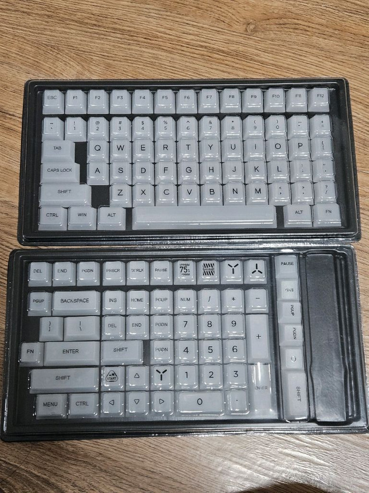 반투명 화이트 키캡 이미지