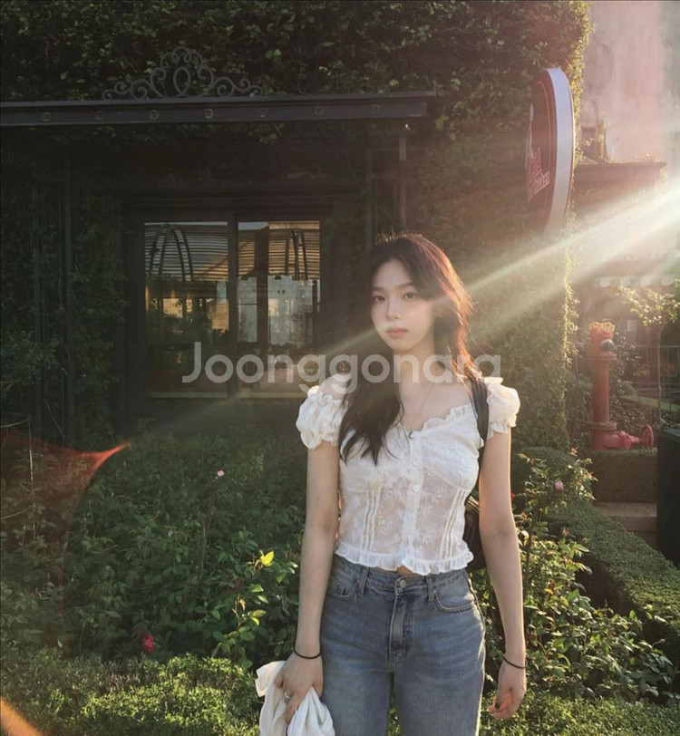 아워캐비넷 화이트 오프숄더 블라우스--0