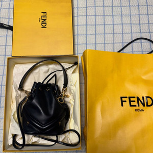 펜디 몬트레조 미니 버킷백 블랙