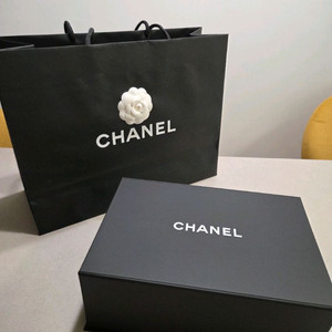 샤넬 클래식 캐비어 미듐 금장 (새상품)