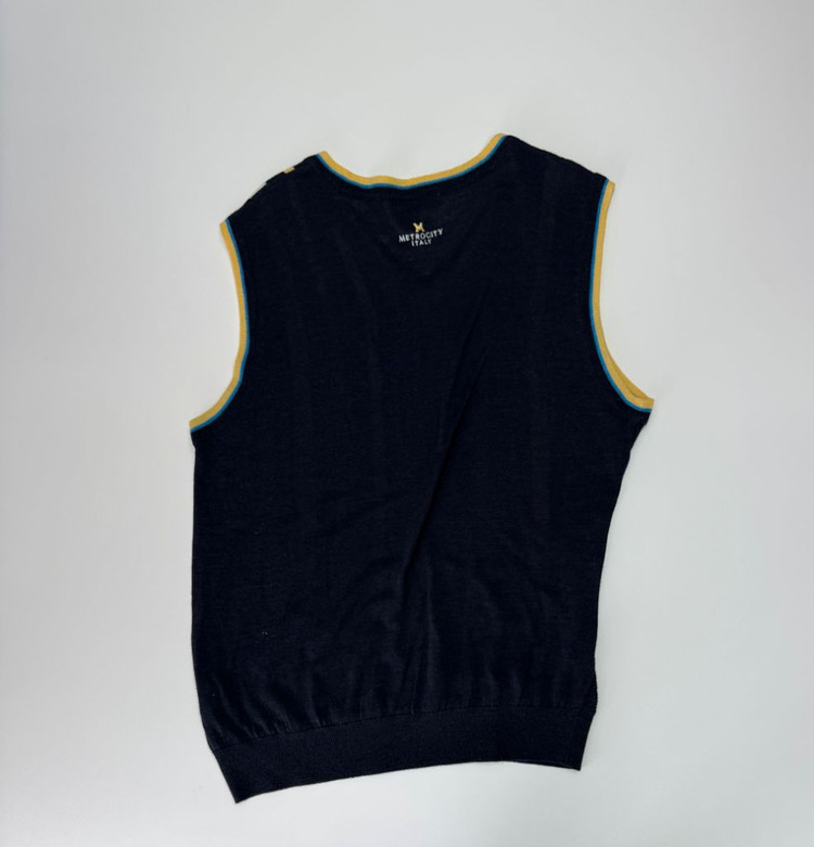 메트로시티 브이넥 베스트 이미지