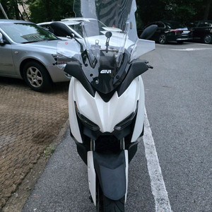 22년식 XMAX300 흰색 1만 주행