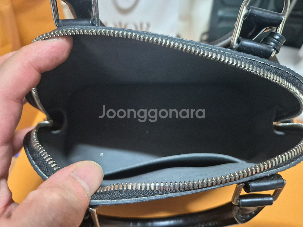 루이비통 알마 BB 에피 블랙--3