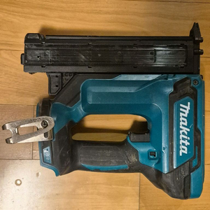 마끼다 충전타카 DFN350 베어툴