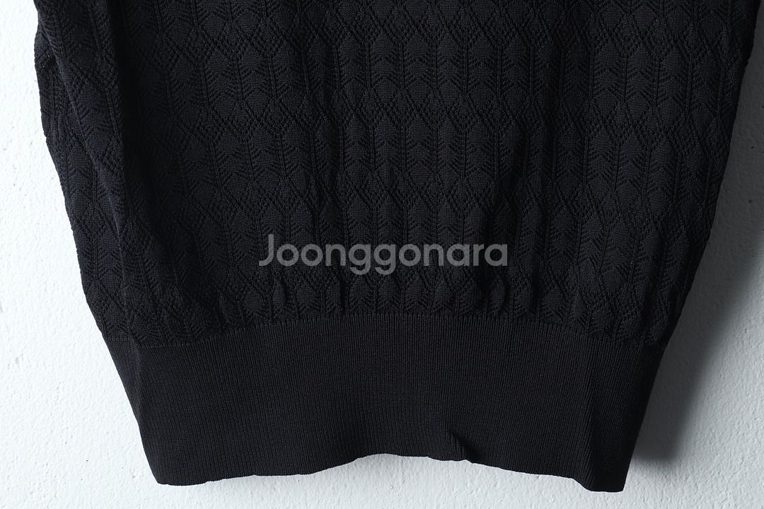 W(L) 칼라거펠트 반팔 카라 티셔츠 패턴 블랙 니트--3
