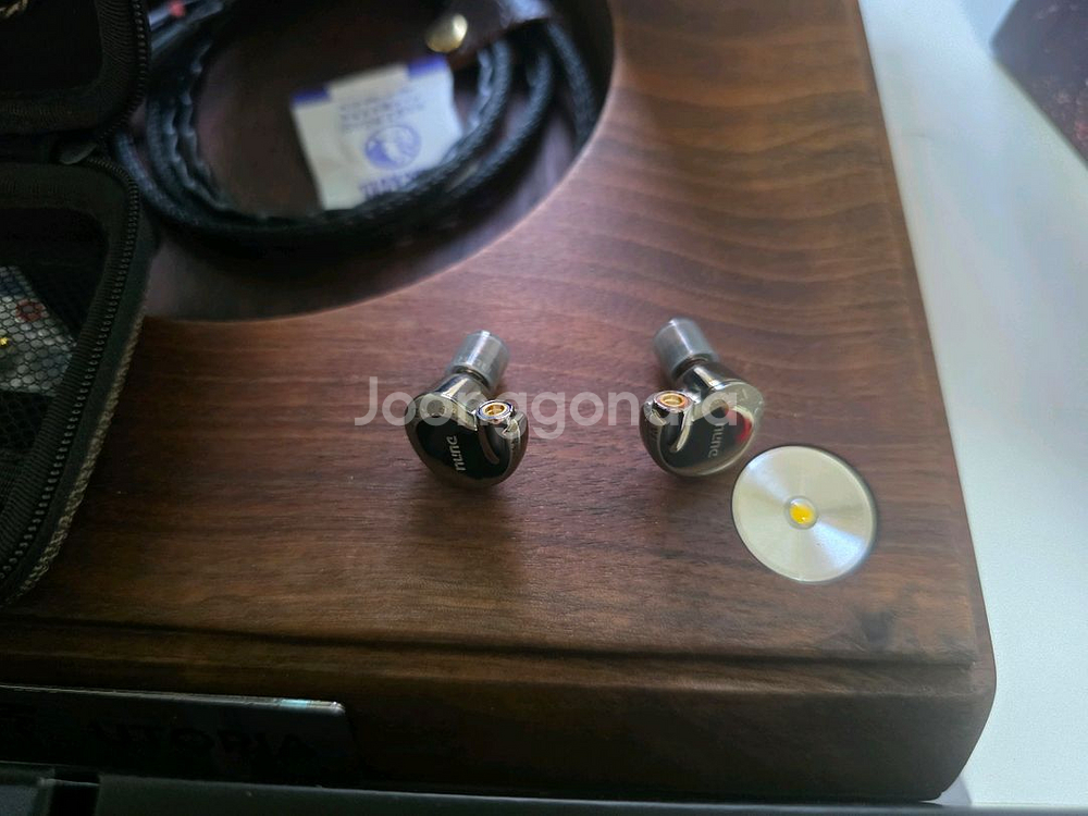 두누 팔콘 울트라 이어폰 팝니다--2