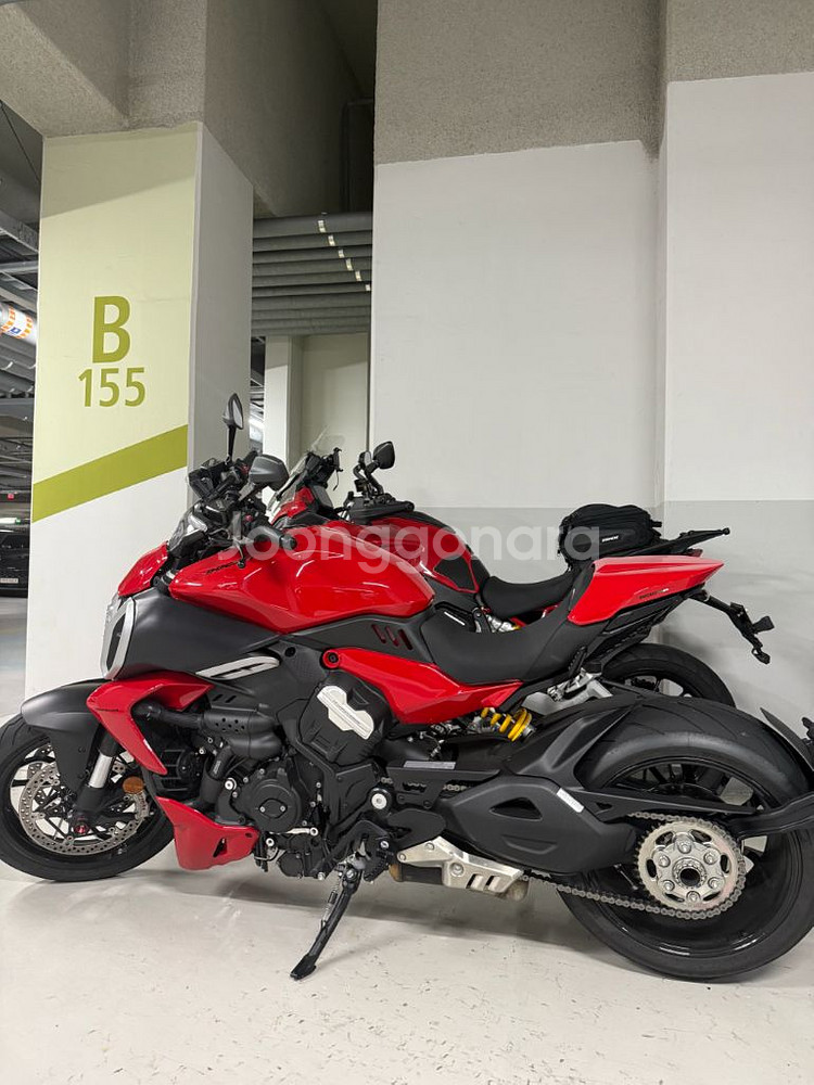 두카티 디아벨 v4 23년식 신차급--0