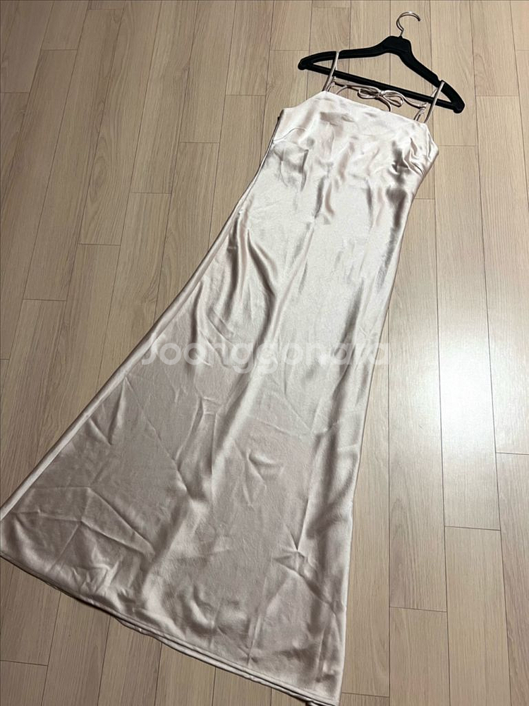 22 브플먼트 보브 리본 스트랩 새틴 슬립 롱원피스--1