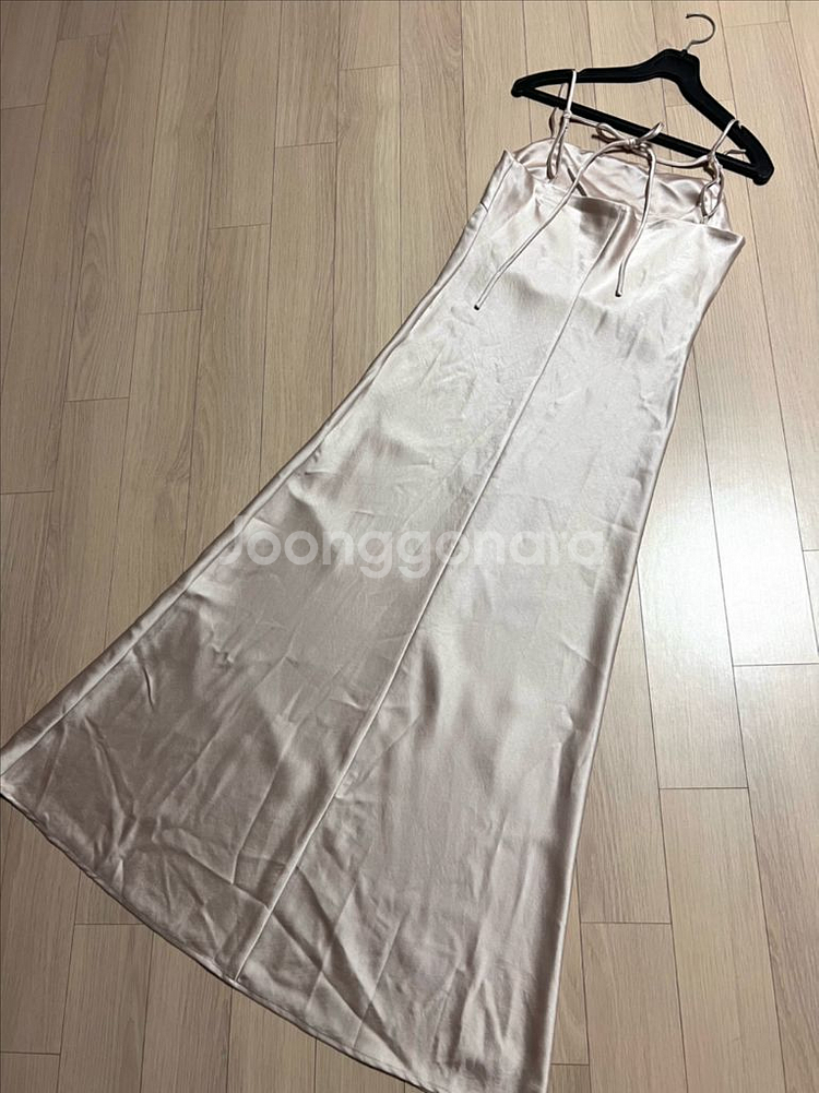 22 브플먼트 보브 리본 스트랩 새틴 슬립 롱원피스--2