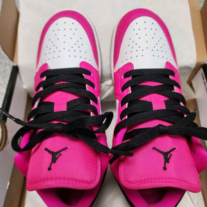 조던1 로우 핑크 235 새상품