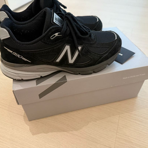 뉴발란스 990 V4 블랙 운동화(255)