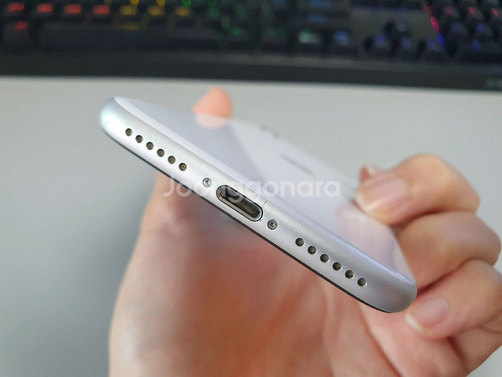 아이폰 SE2 / 128GB / 화이트--8