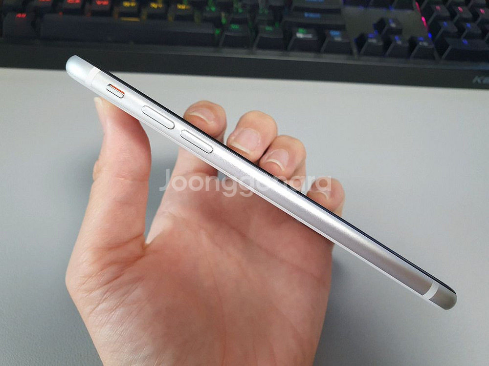 아이폰 SE2 / 128GB / 화이트--5