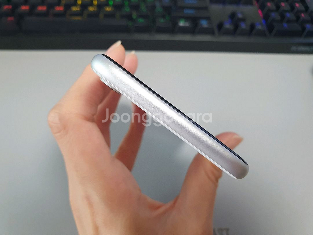 아이폰 SE2 / 128GB / 화이트--6