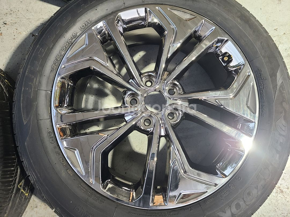 싼타페TM 19인치 2355519 크롬 휠타이어 팝니다--3