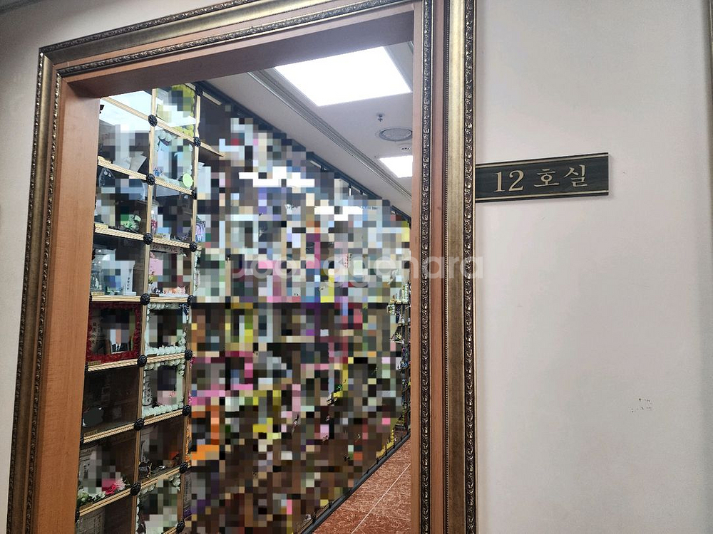 유일추모공원 매화관 1층 12호실 측면 9단 양도합니다--0