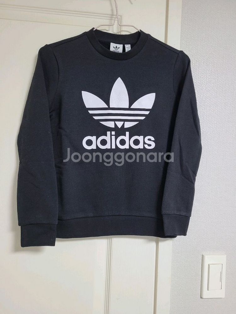 아디다스키즈 맨투맨 팝니다. 140 새상품--0