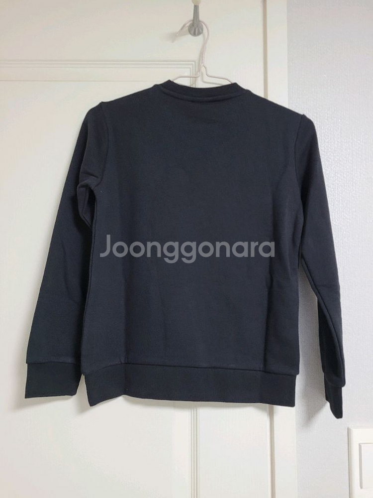 아디다스키즈 맨투맨 팝니다. 140 새상품--1