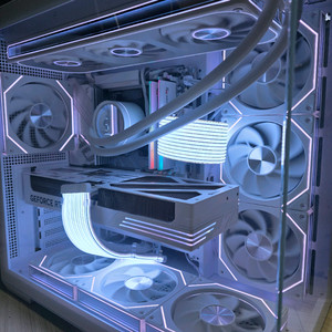 라이젠7 7800X3D RTX5070TI 올화이트PC