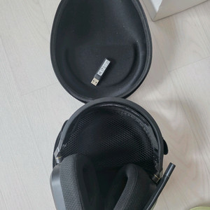 커세어 HS80 RGB 무선 게이밍 헤드셋