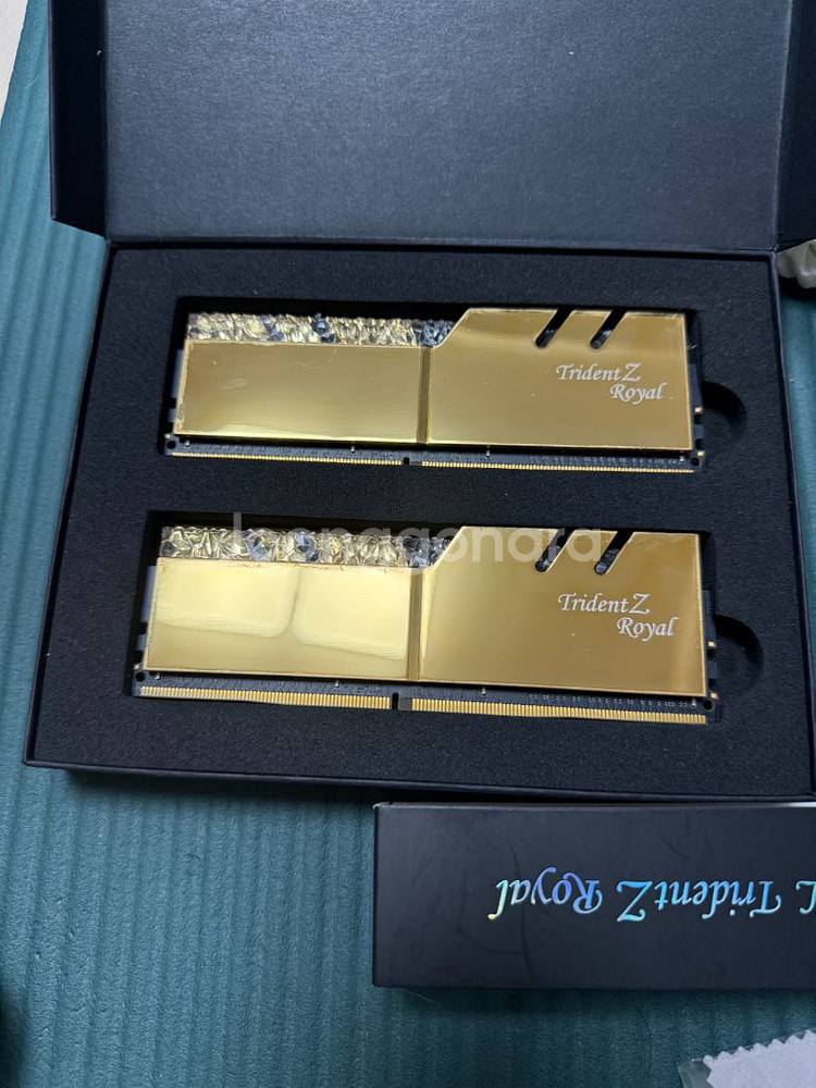 지스킬 램 로얄 DDR4 16x2 32기가 3600클럭--0