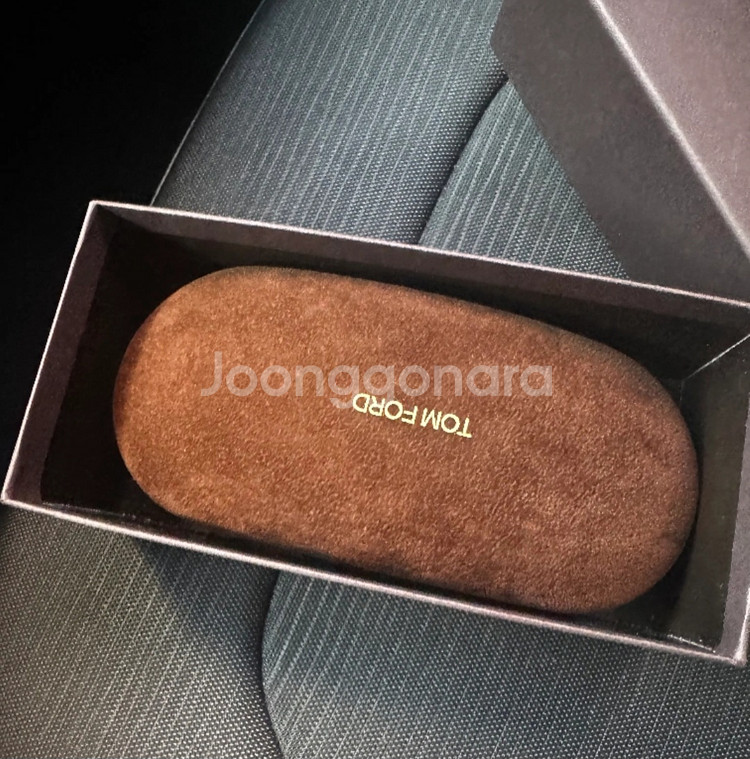 톰포드 안경테 판매합니다.--0