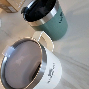 스탠리 클래식 캠프 머그 새상품 2개있어요 354ml