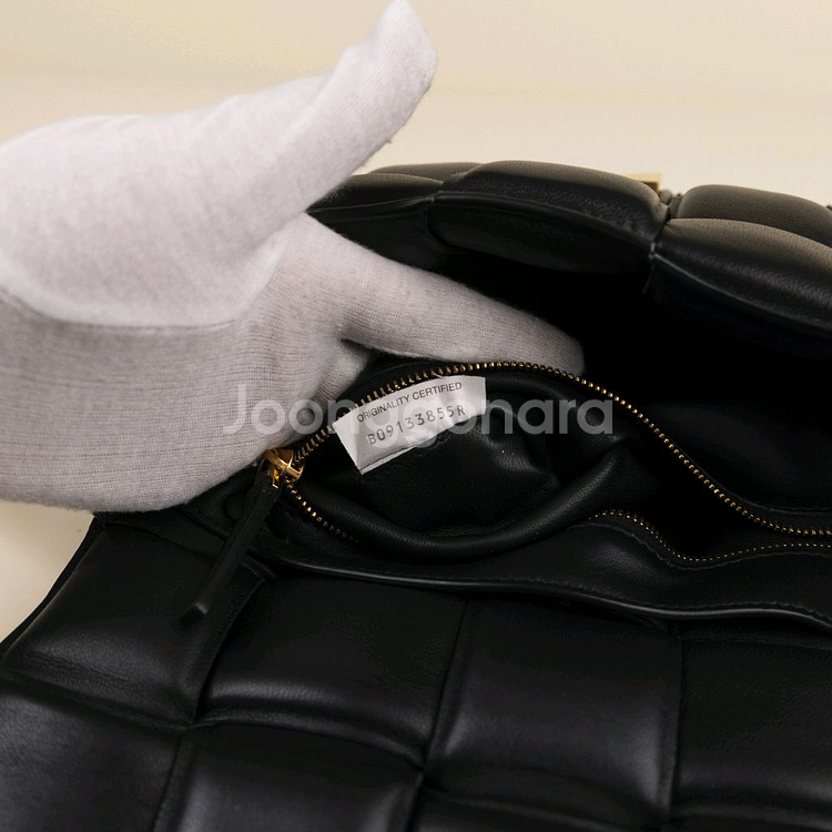 보테가베네타 패딩 카세트백--8