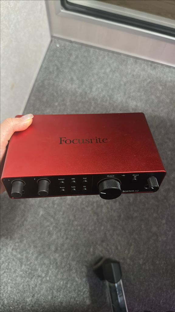 스칼렛 2i2 4세대 포커스라이트 오인페 이미지