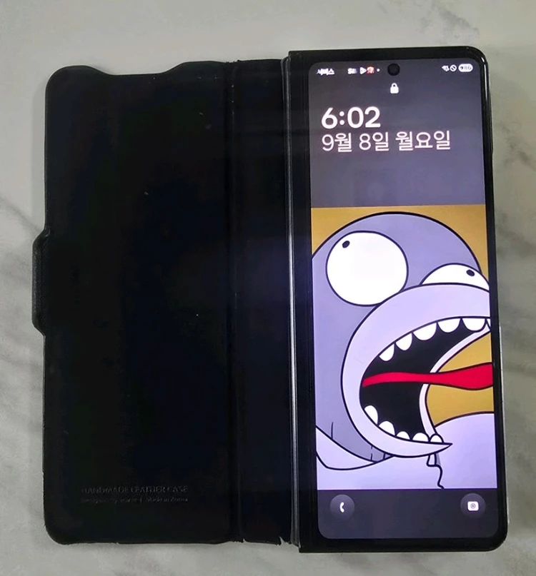 갤럭시Z폴더3 이미지