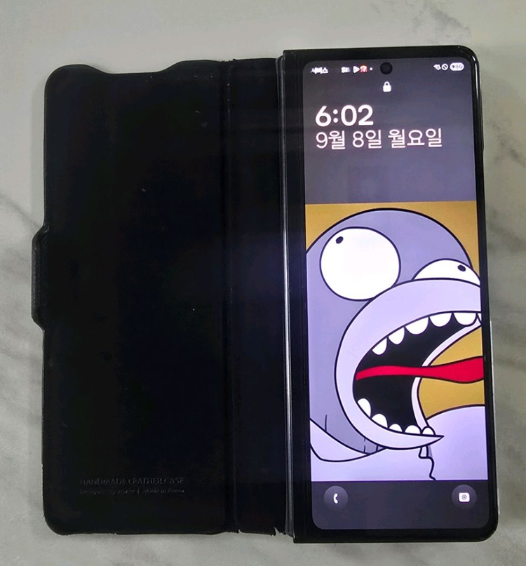 갤럭시Z폴더3 이미지