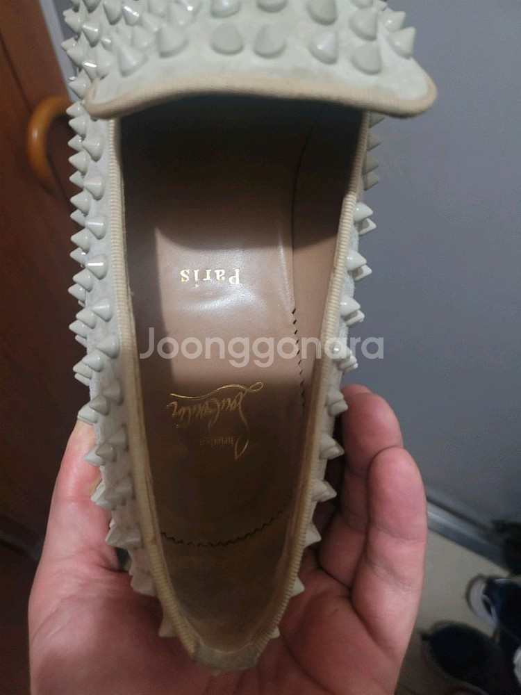 크리스찬 루부탱 아이보리 롤러 스웨이드 로퍼 팝니다구두--1