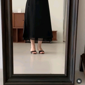 무드에(뮤트) 새틴 스커트 블랙