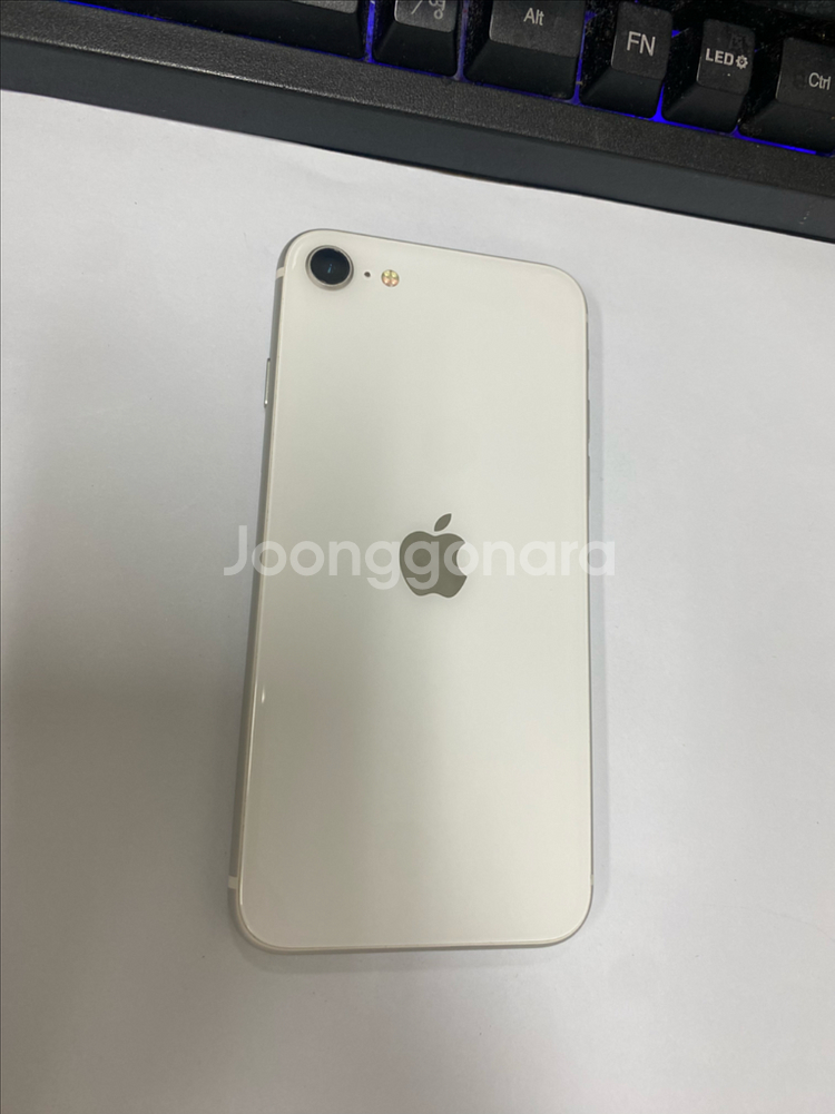 아이폰SE2 화이트 A급 128GB 무잔상--0