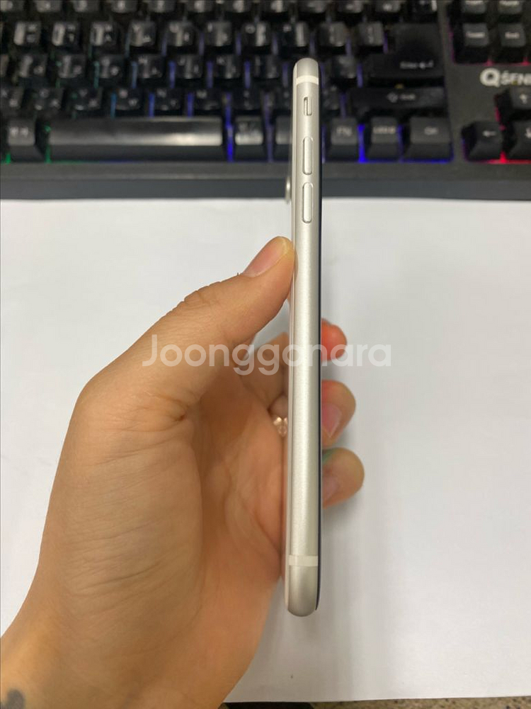아이폰SE2 화이트 A급 128GB 무잔상--4