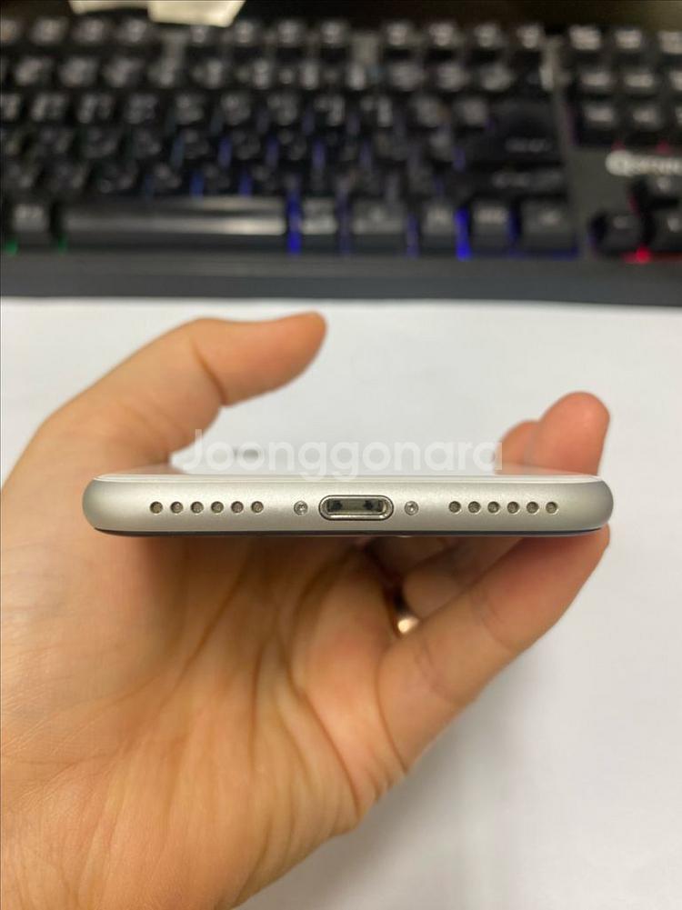 아이폰SE2 화이트 A급 128GB 무잔상--6
