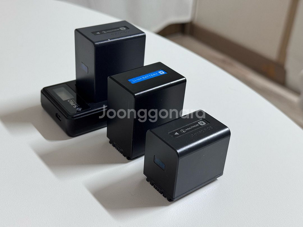 Sony Ax700 캠코더 팝니다--5